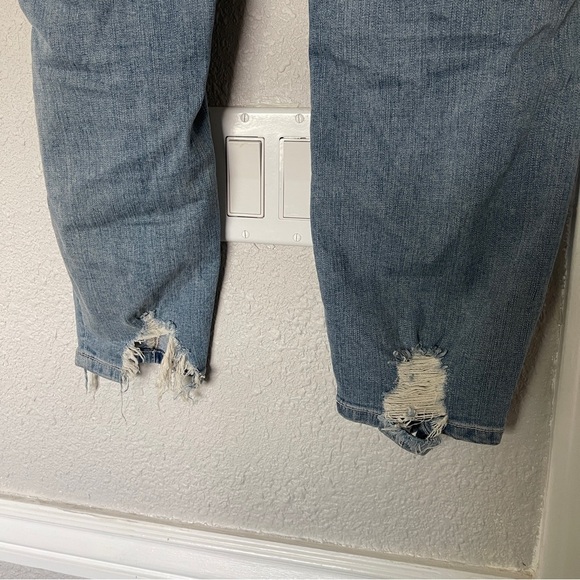 TORRID Casual Distressed Denim Capri Jeans 18R - Picture 6 of 10